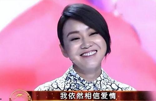 闫妮现场吃瓜,趣味横生瞬间引网友热议