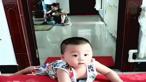 宝宝看见奶奶吃瓜,奶奶吃瓜的幸福时光